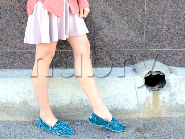 How To Wear TOMS Shoes | Gretchy
