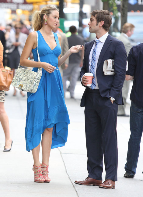 serena-van-der-woodsen-and-fendi-flap-shoulder- handbag