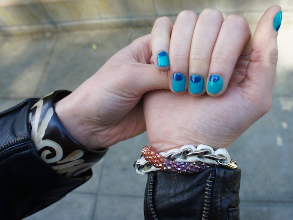 How To: Blue Nail Polish For A Nautical Outfit Or Beach Day