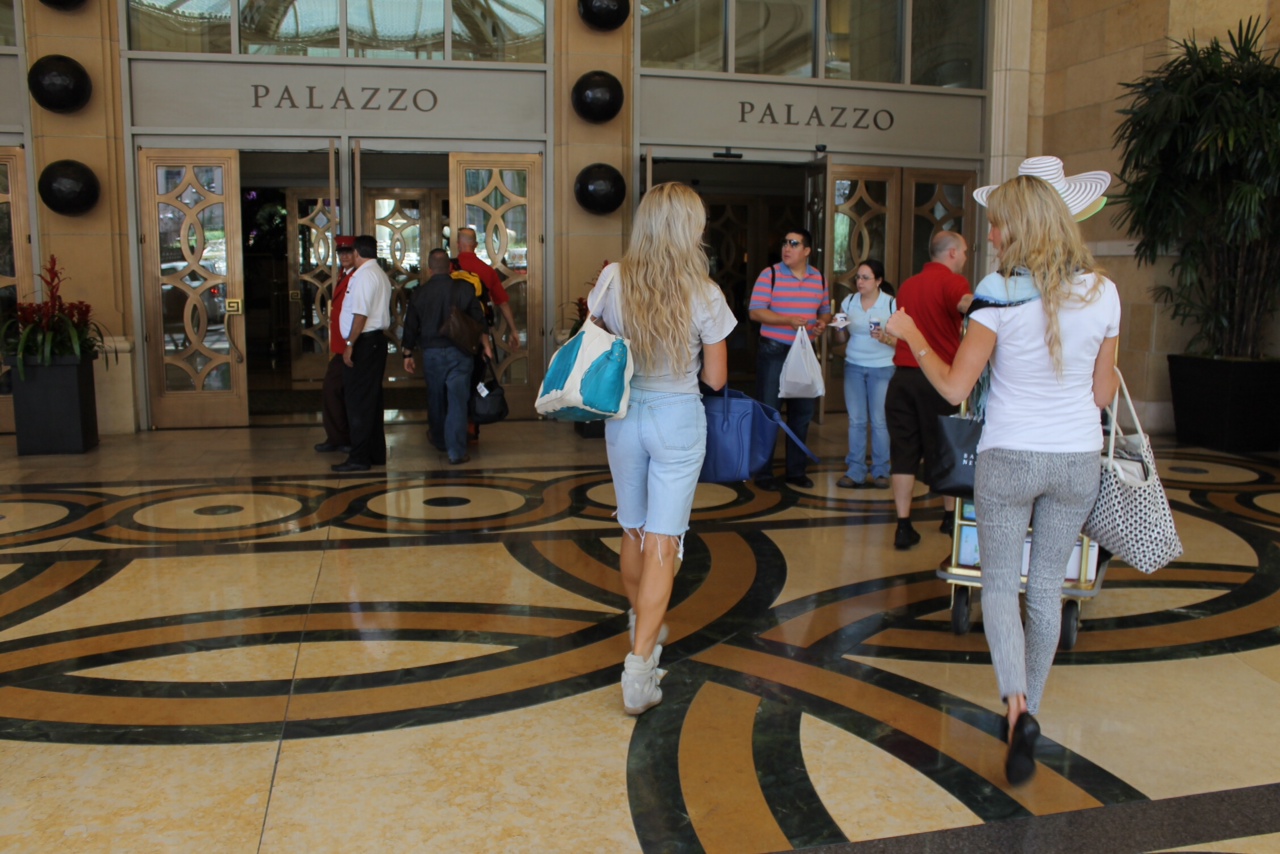 Nubry At The Palazzo Las Vegas walking in lobby