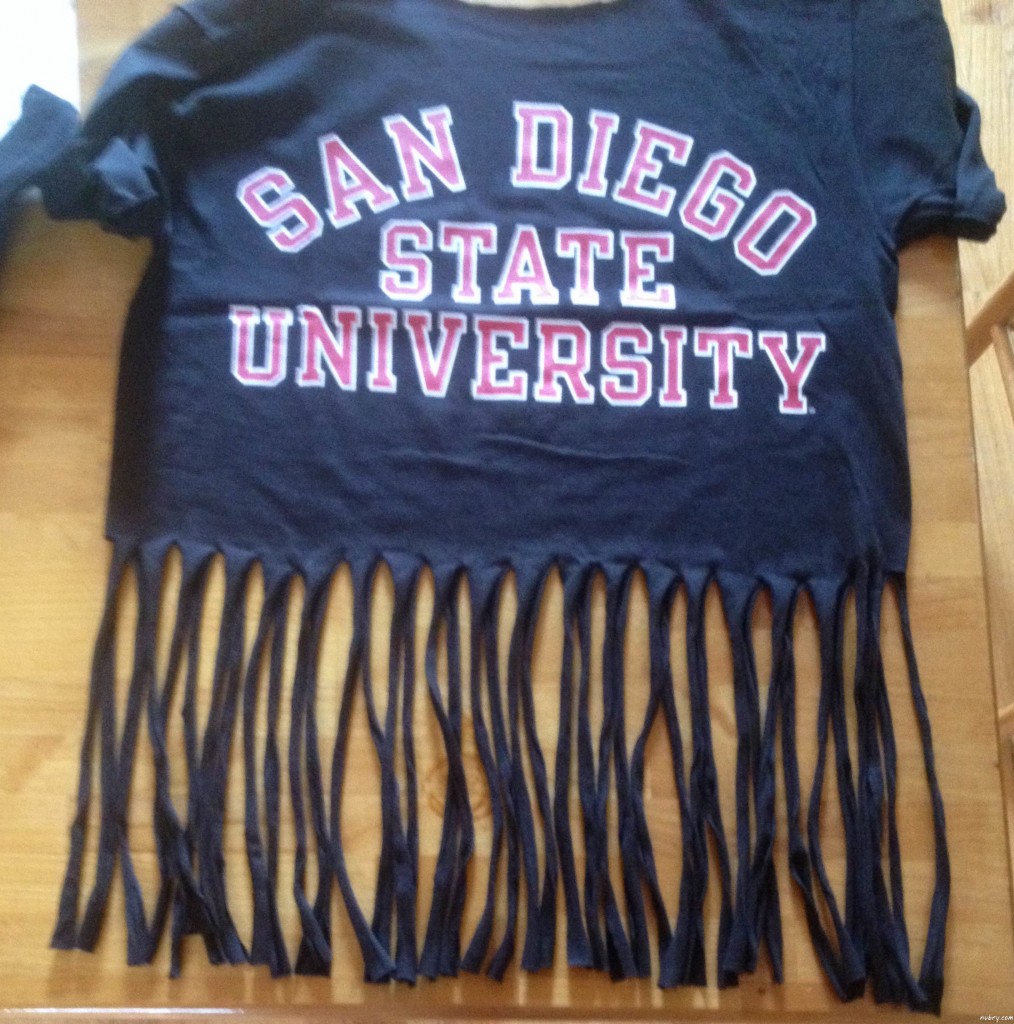 How To Make A Fringe Tassel T-shirt For Add Style to Your School Spirit