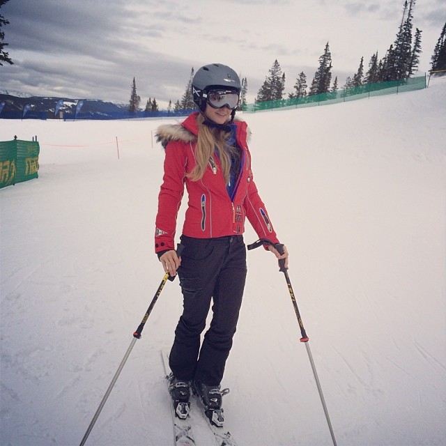 10 Surpising Things Paris Hilton Did In Aspen And How Many Snelfies Taken