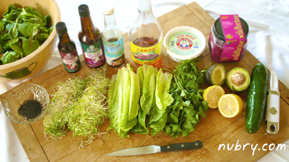 easy plant based lunch - nutrient rich salad recipe - pink sauerkraut and sprouts - packed to go for work 1 (1)