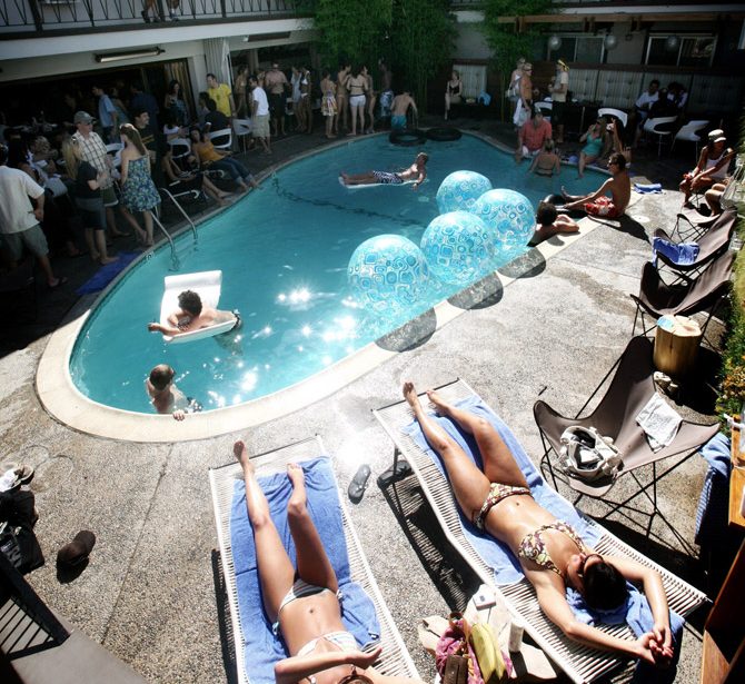 Hottest San Diego Pools - The Pearl Hotel Groove Brunch and Mimosas - The Ultimate Pool Season Guide For Summer