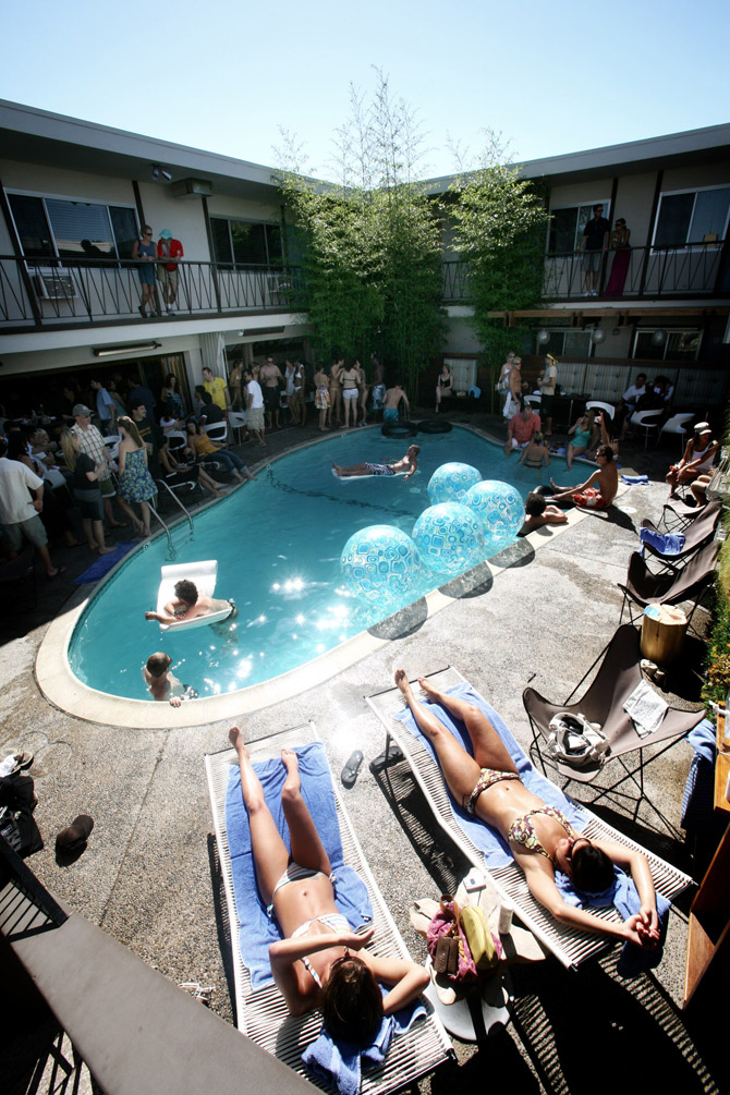 Hottest San Diego Pools - The Pearl Hotel Groove Brunch and Mimosas - The Ultimate Pool Season Guide For Summer