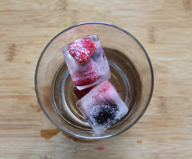 Ice-Berries-flavored-water