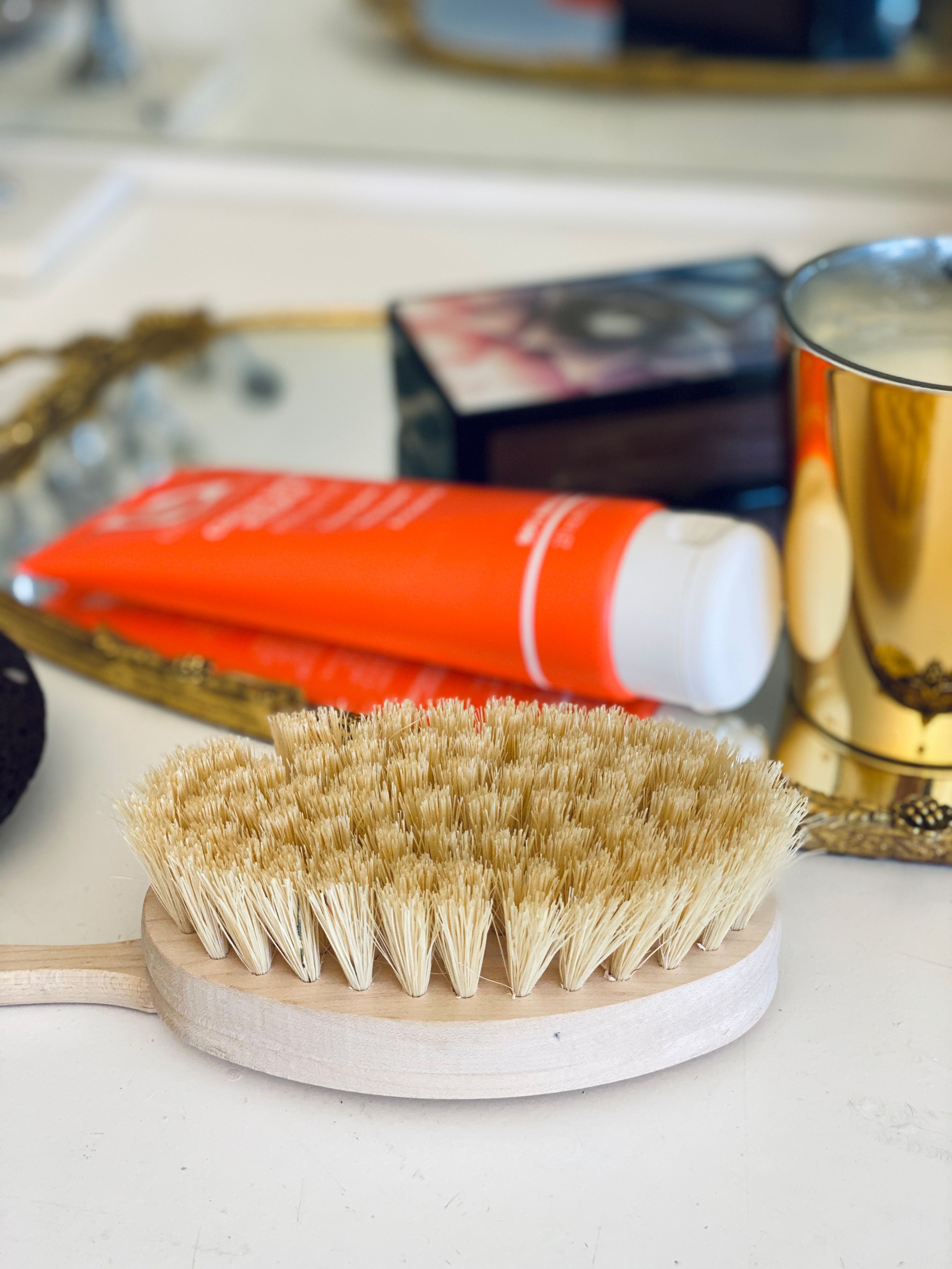 Dry Brushing - natural anti-aging rituals before bedtime