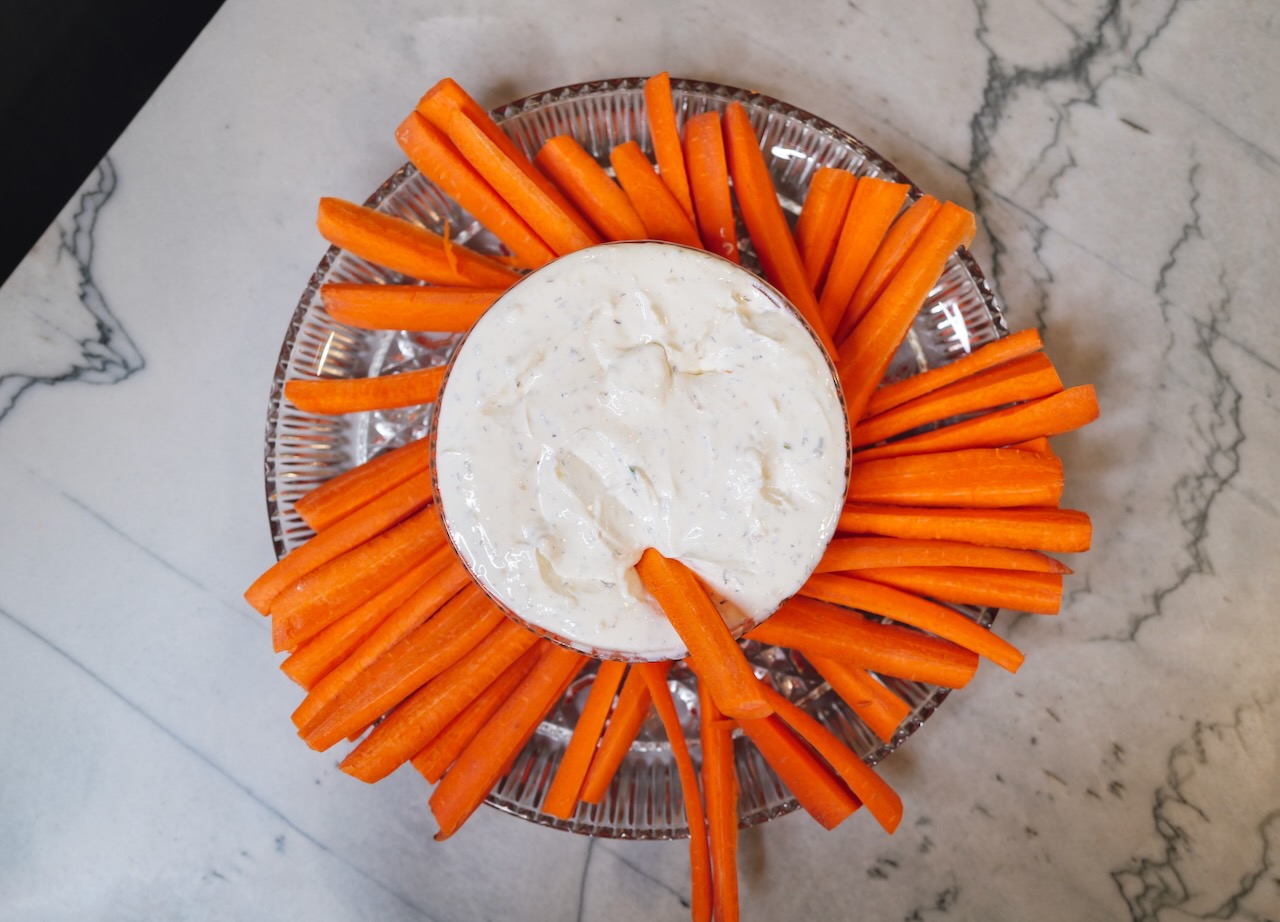 ranch dip with carrot sticks