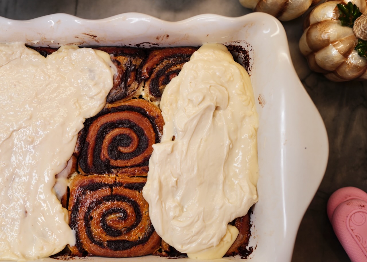 pumpkin cinnamon rolls with frosting