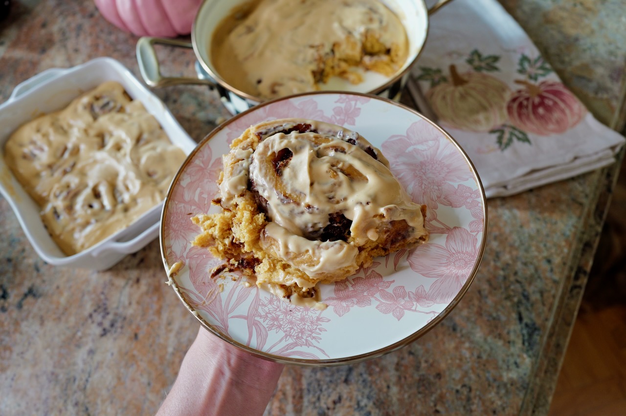 sourdough pumpkin cinnamon rolls - einkorn - gretchy recipes
