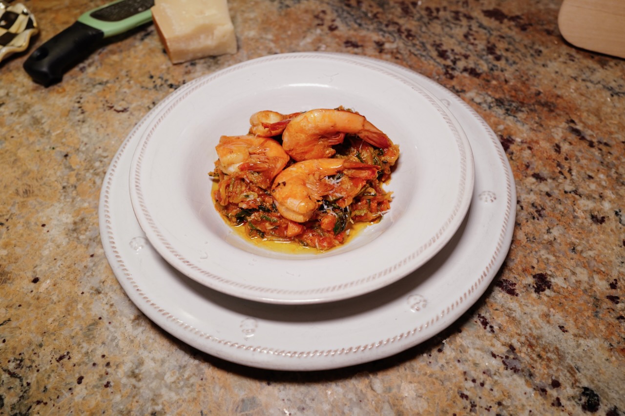 Shrimp zoodles or zucchini noodles with homemade tomato sauce - Gretchy Recipes